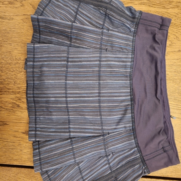 Lululemon tennis skirt size 4 - Picture 2 of 5